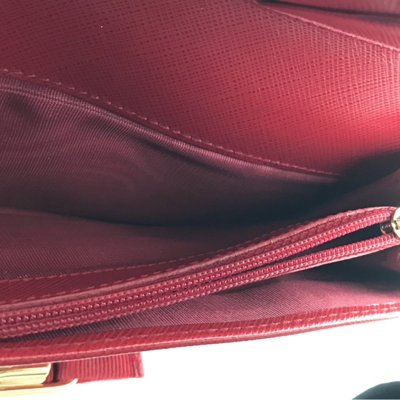 Salvatore Ferragamo Red Leather Vara Bow Closure Wallet  EUC - Picture 11 of 16